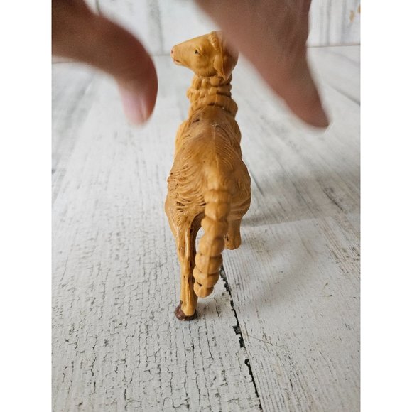 Vintage large Italian sheep nativity plastic fontanini tan Xmas statue figurine - Picture 2 of 9